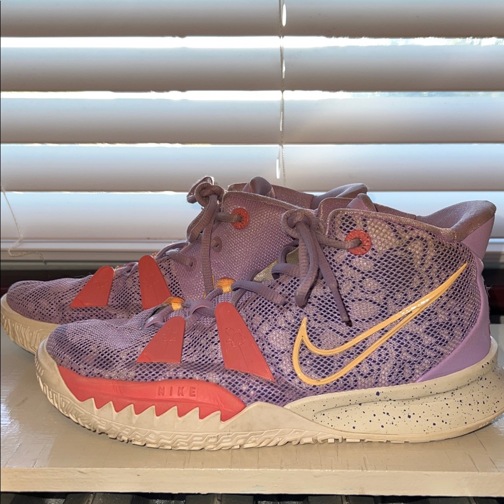 Nike Lavender and Coral Athletic Shoes
Gently used basketball shoes youth